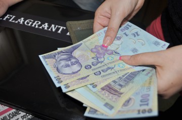 Un poliţist a refuzat o mită de 100 euro